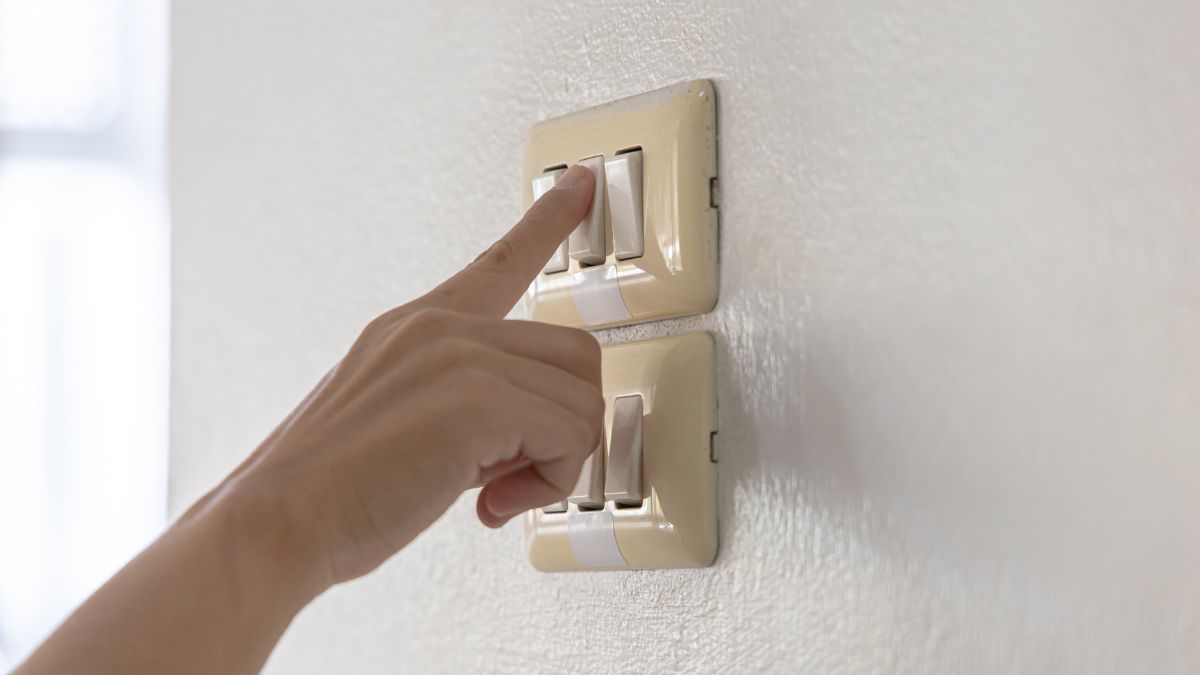 Pourquoi ma LED reste-t-elle légèrement allumée même interrupteur éteint ?